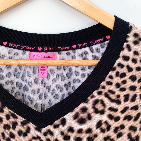 Betsy Johnson Leopard Print Sweater - Picture 3 of 6